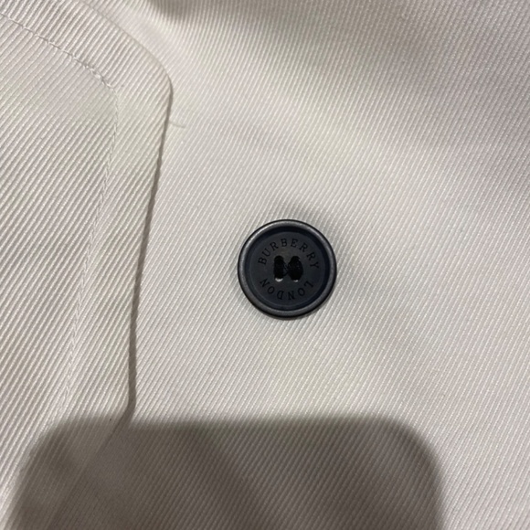 Burberry white double breasted trench - Picture 6 of 13